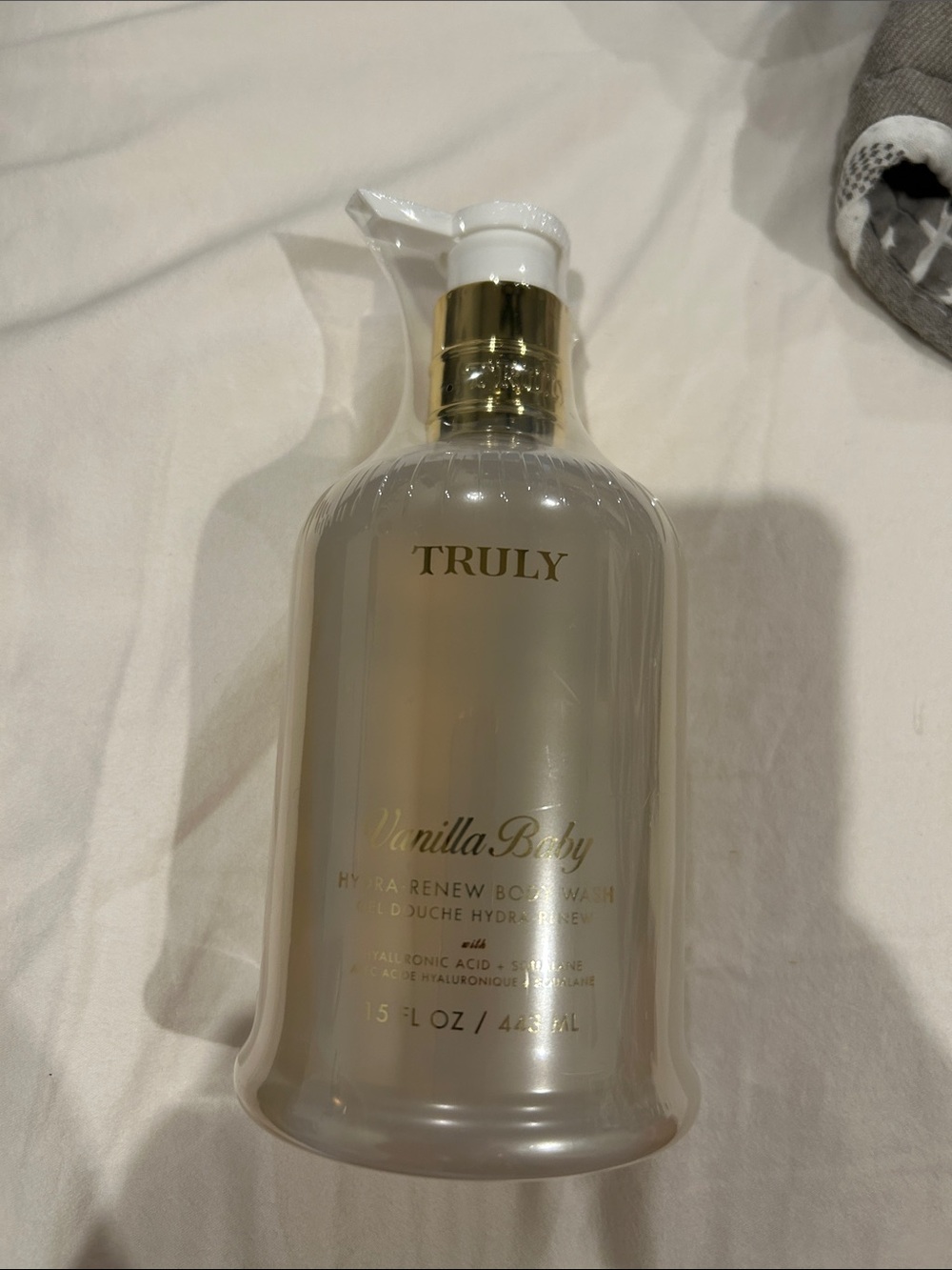 TRULY Vanilla Baby Hydrate & Renew Body Wash - White, Gold